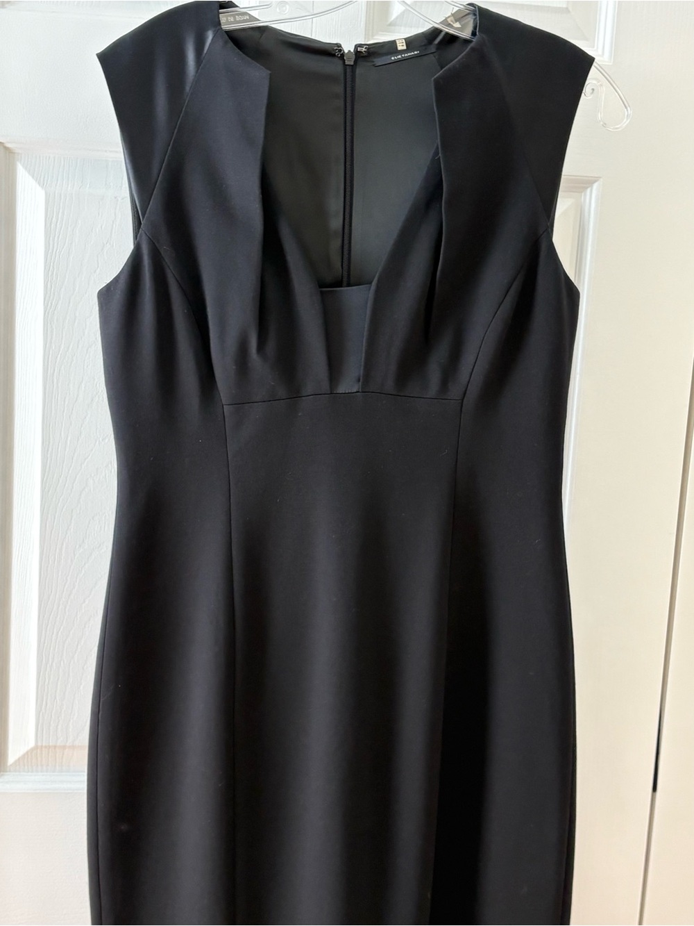 Elie Tahari Black V-Neck Cap Sleeve Midi Dress
